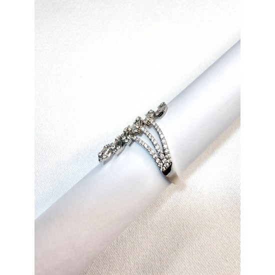 Sarmal Baget Fantezi Yüzük: Zarif ve Gösterişli Tasarım