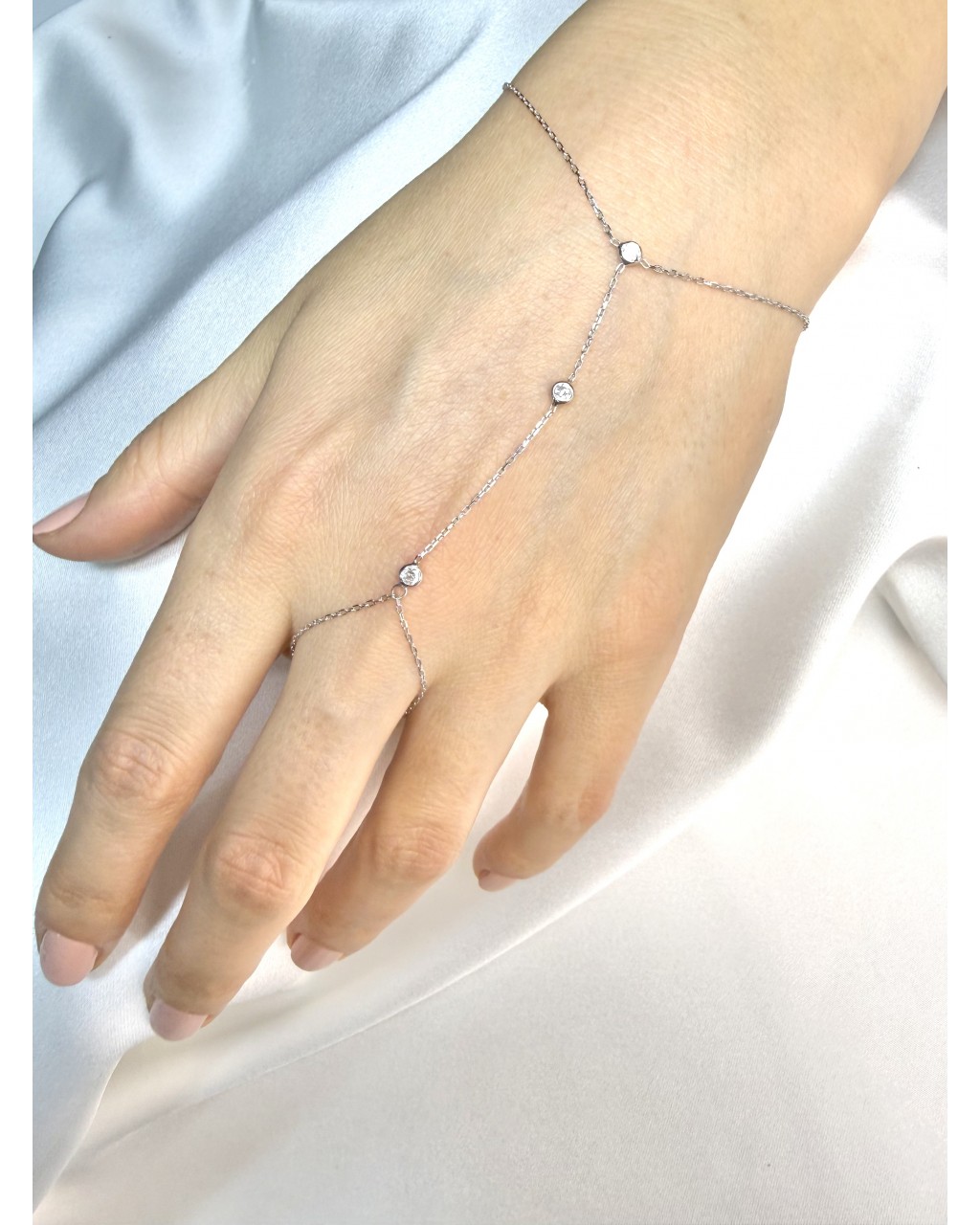 Minimalist Şahmeran