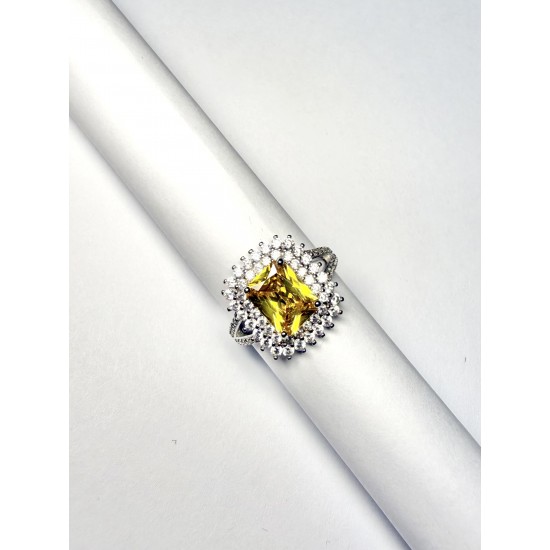 Sarı Baget Taşlı Yüzük: Zarif ve Parlak Tasarım