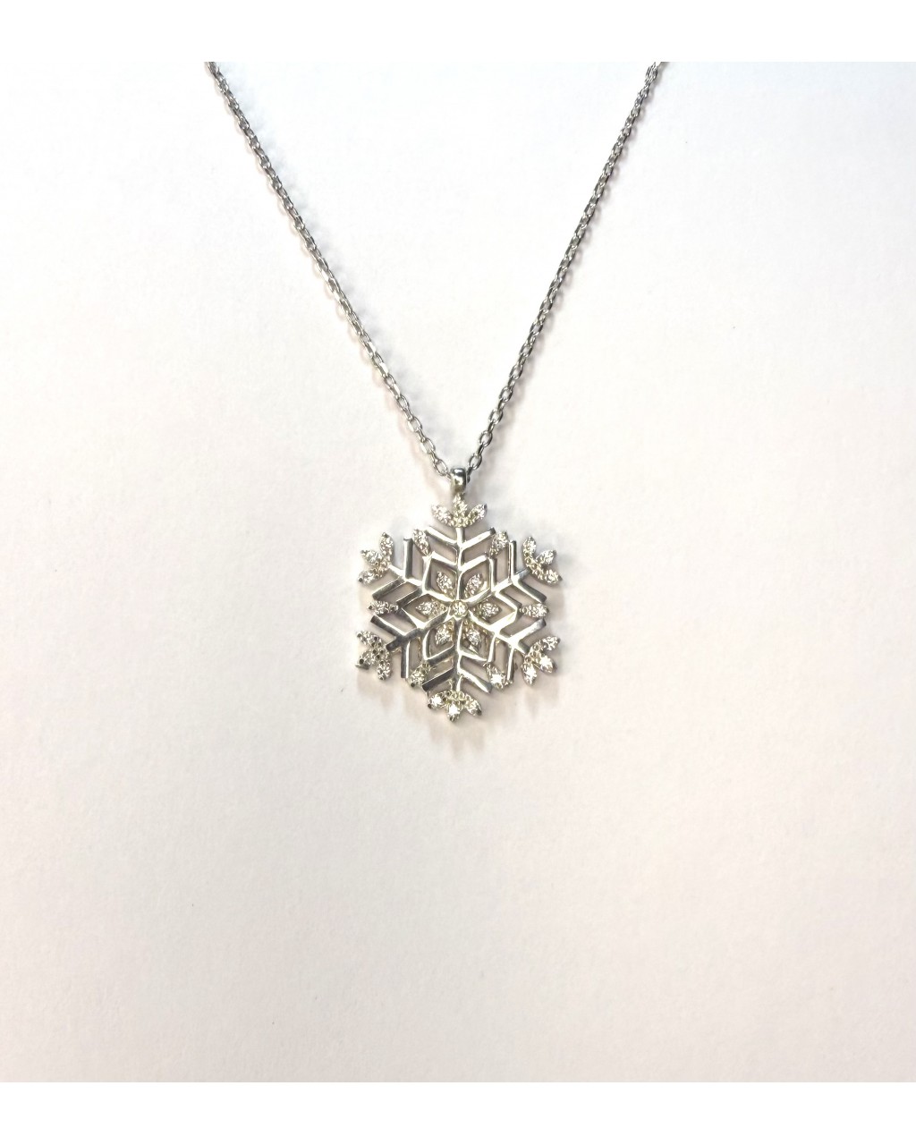 Kar Tanesi Kolye